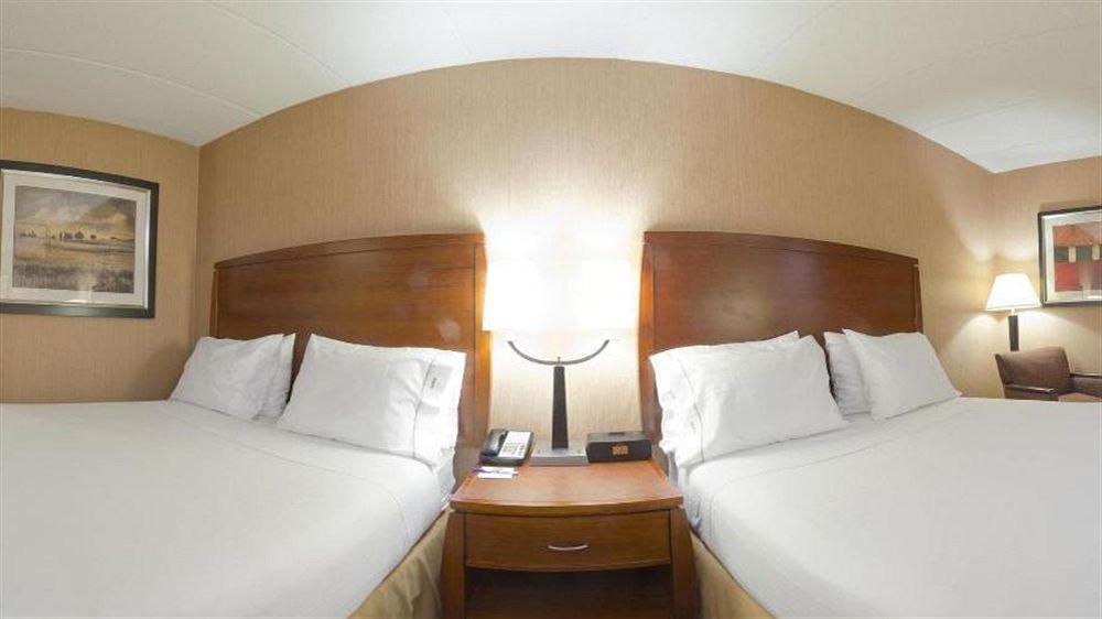 Holiday Inn Express Fairfax-Arlington Boulevard By Ihg Exterior photo